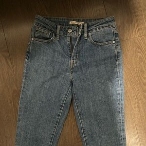 Levis 721 high rise skinny size 26